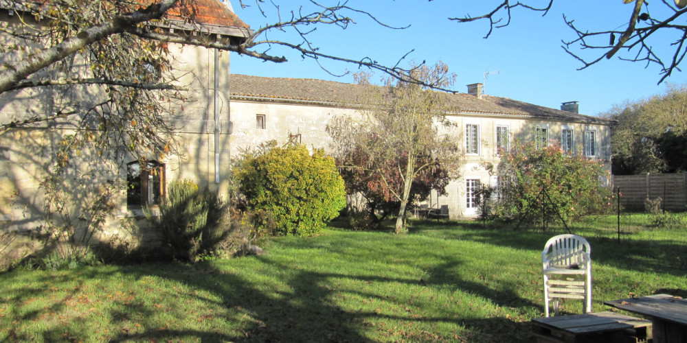 immeuble à PRIGNAC ET MARCAMPS (33710)